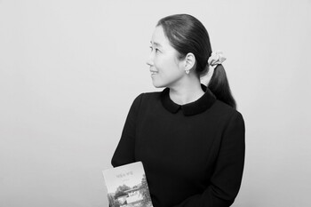 김지혜 작가 - 지친 마음을 달랠 수 있는 책들의 부엌 ‘소양리 북스키친’,  책장을 펼치면 스며드는 치유의 향기