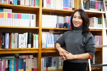 정유정 작가 - 삶의 실행자로서 책임을 다하기 위한 첫 걸음, 타인의 욕망이 아닌 자신의 욕망을 들여다보는 일