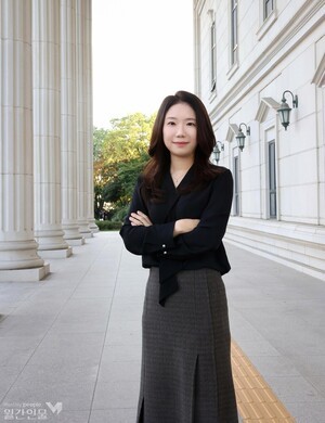 송정빈 경희대학교 한의과대학 본초학교실 교수·㈜일목바이오 대표 - 원료부터 실험 결과의 신뢰성에 기반한  한의학 기술사업화 이끌며  전통지식과 현대과학을 연결하는 가교 역할 수행